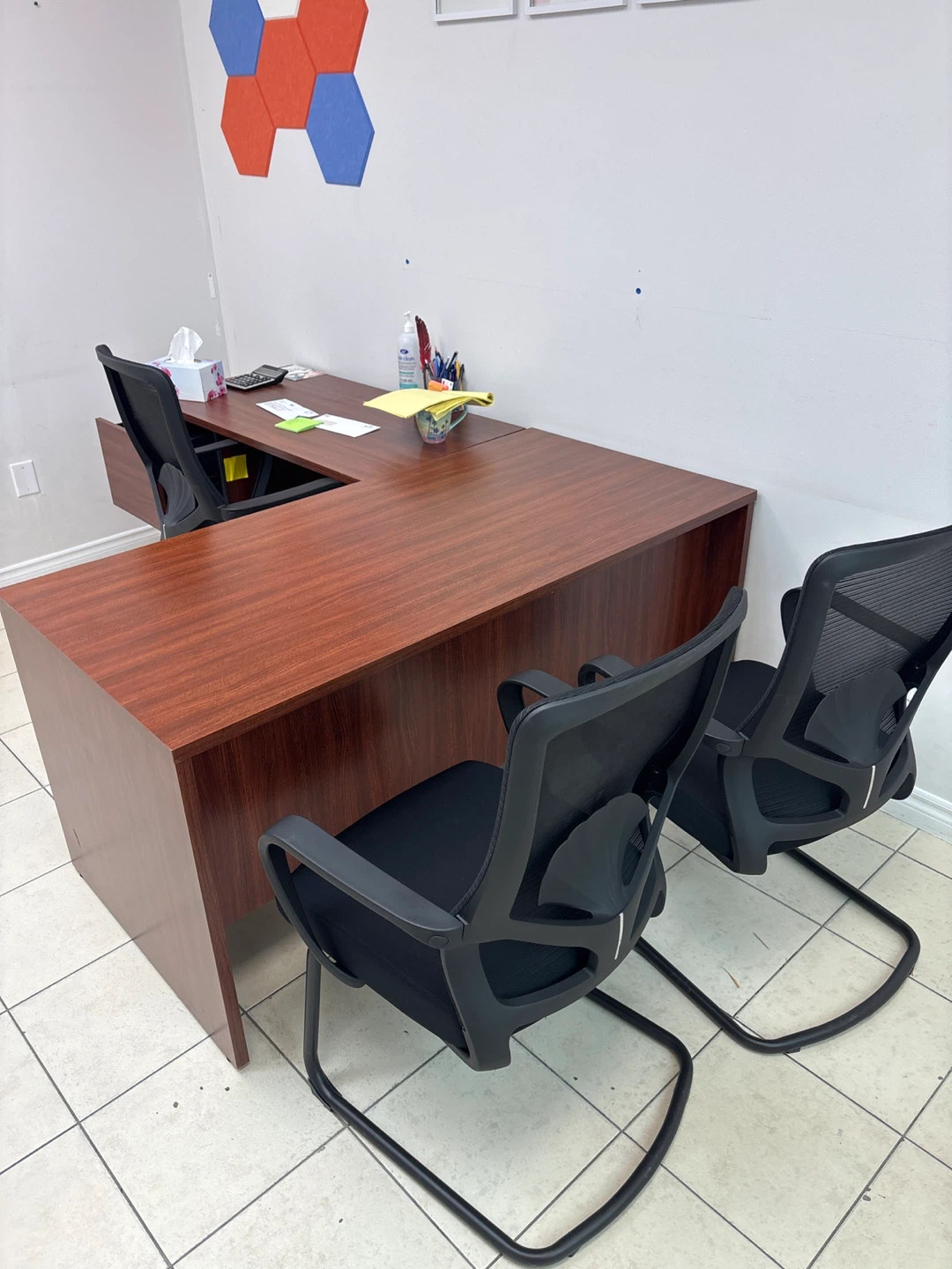 L-shaped office desk with chairs - photo 2