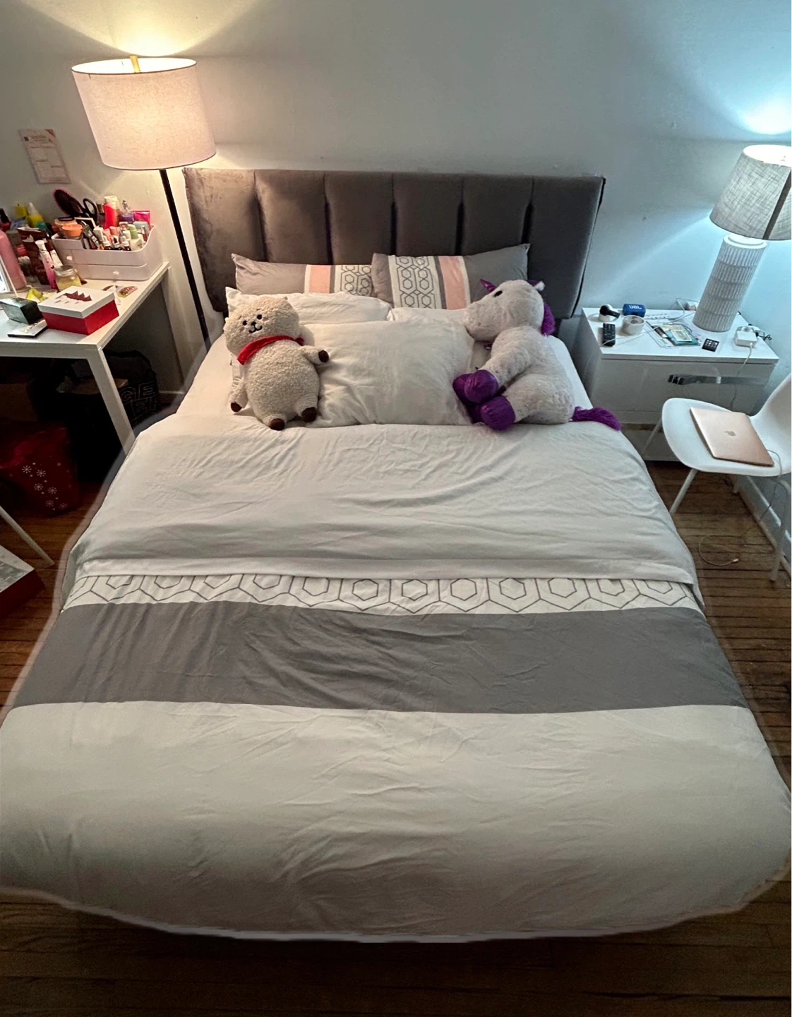 Queen Size Upholstered Bed Frame – Like New ✨