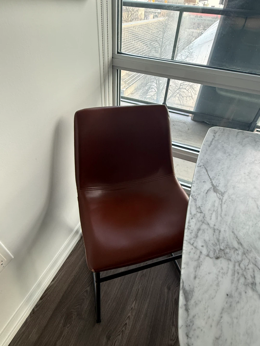 Marble top dining table with two chairs - photo 2