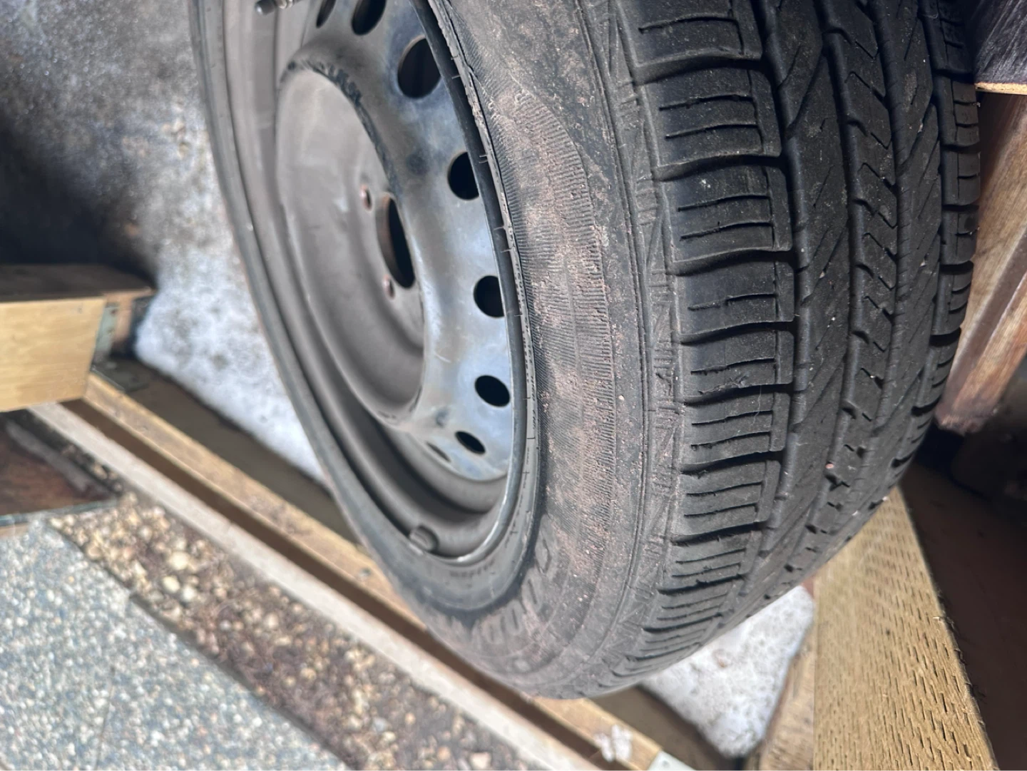 Tire and Rim 215/60R16 - photo 2