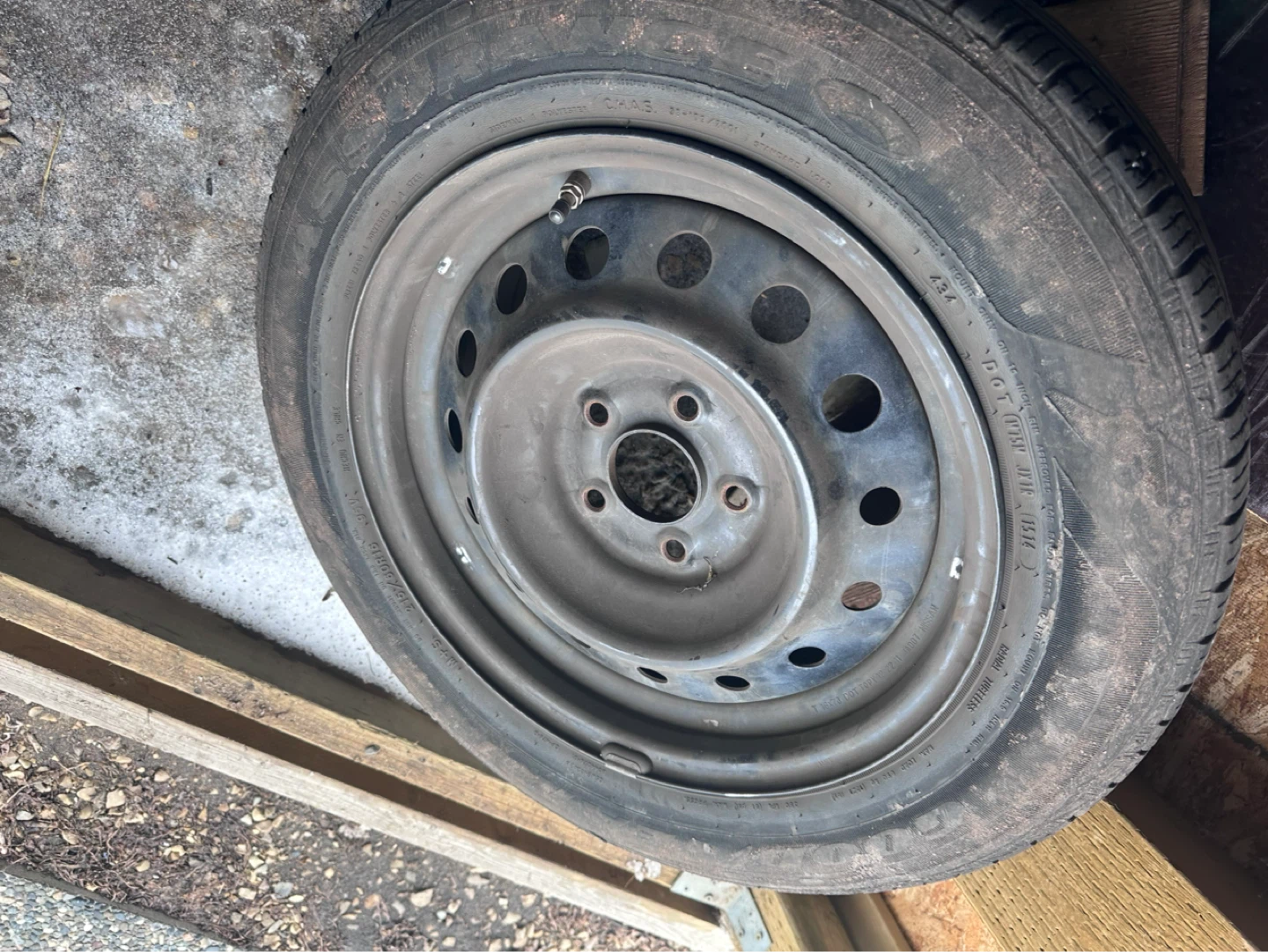 Tire and Rim 215/60R16