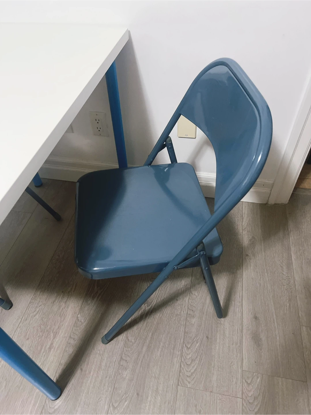 IKEA Table with 2 Folding Chairs,delivery for a fee - photo 3