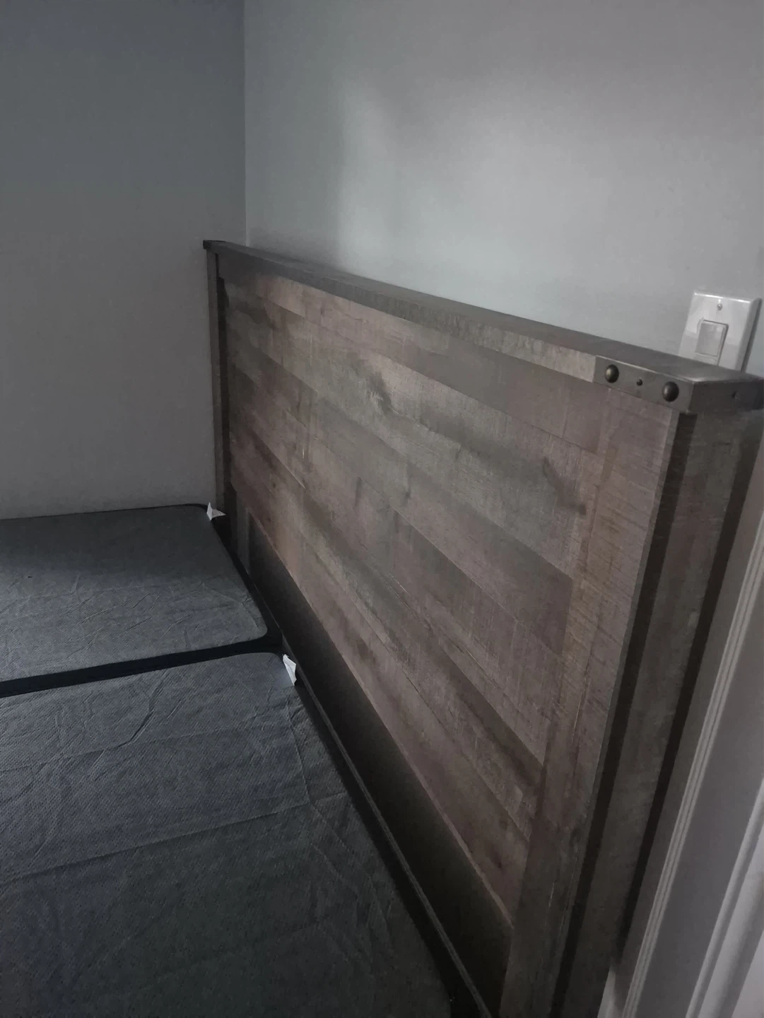 Rustic Farmhouse Wood Bed Frame with Headboard