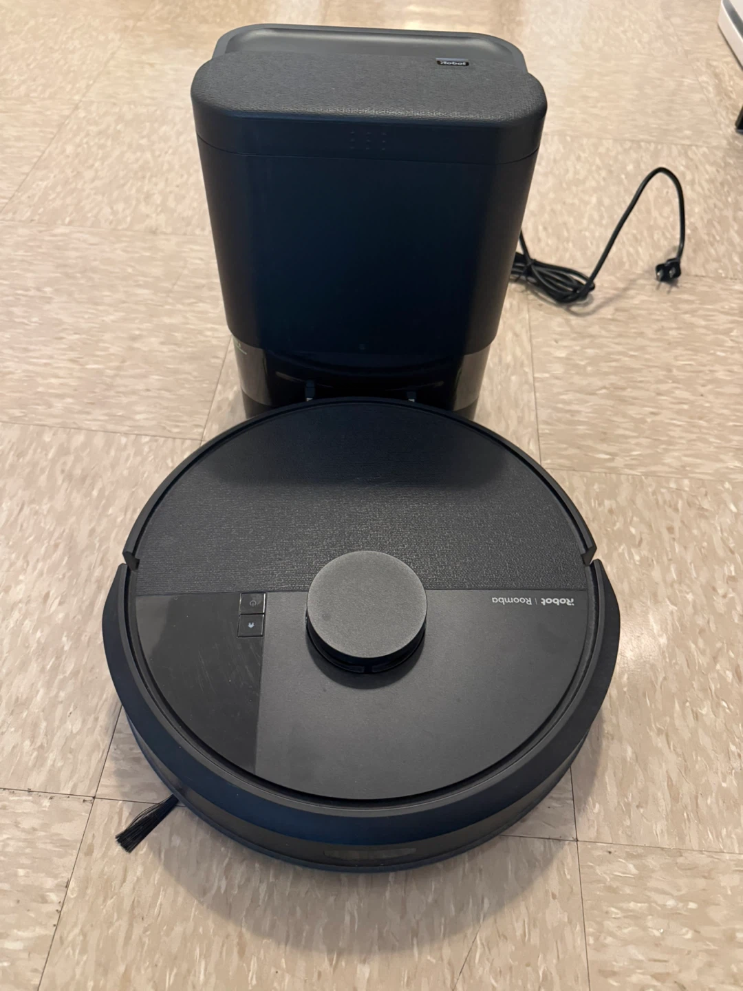iRobot Roomba Self-Emptying Robot Vacuum - photo 4
