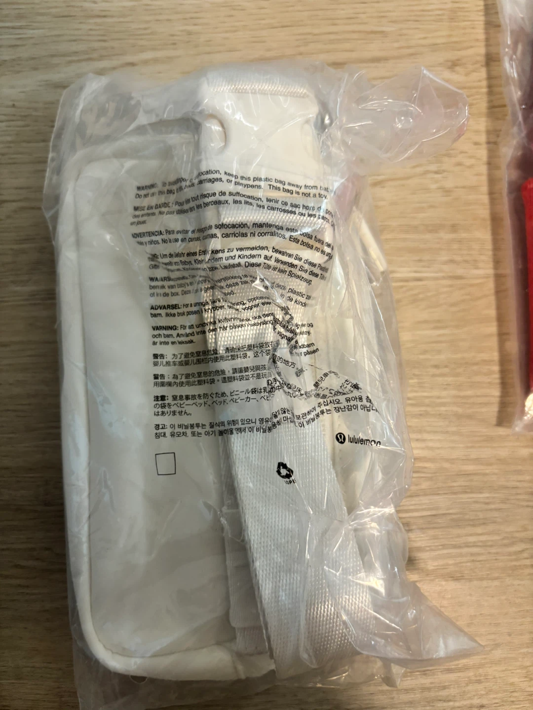 NEW Lululemon Belt Bag Mini - White - photo 4