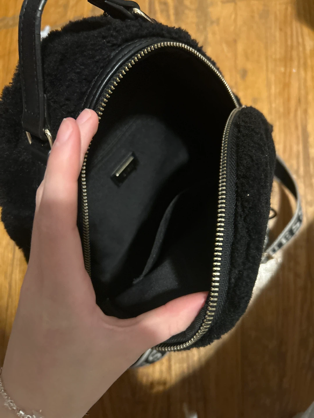 Guess mini black backpack - photo 2