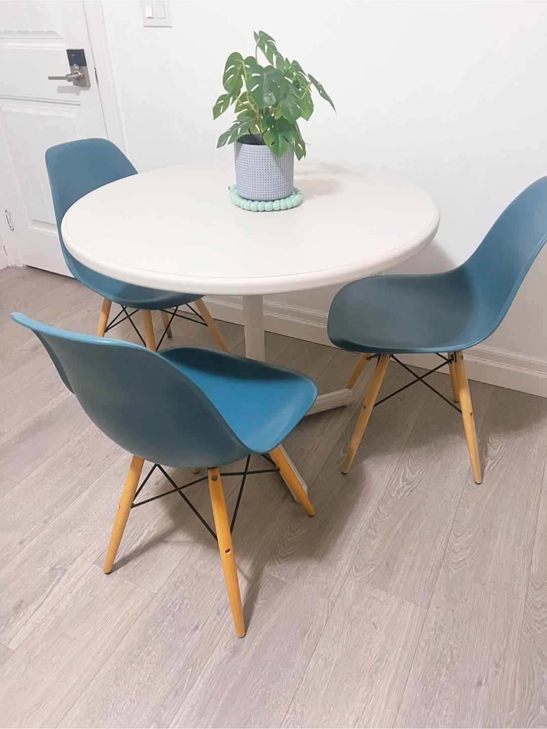 Round Dining Table with 3 Blue Chairs,small fee for delivery