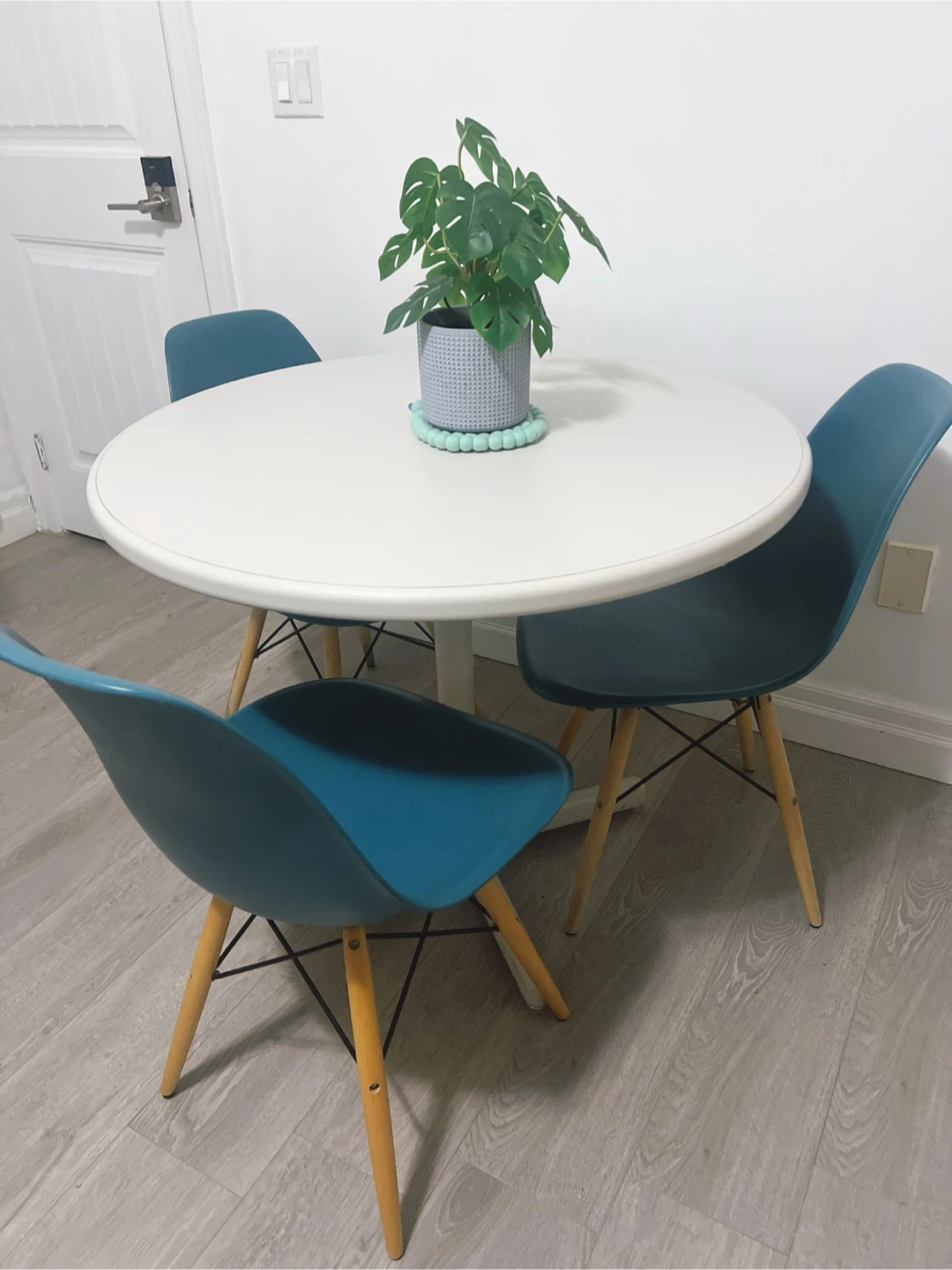Round Dining Table with 3 Blue Chairs,small fee for delivery - photo 2