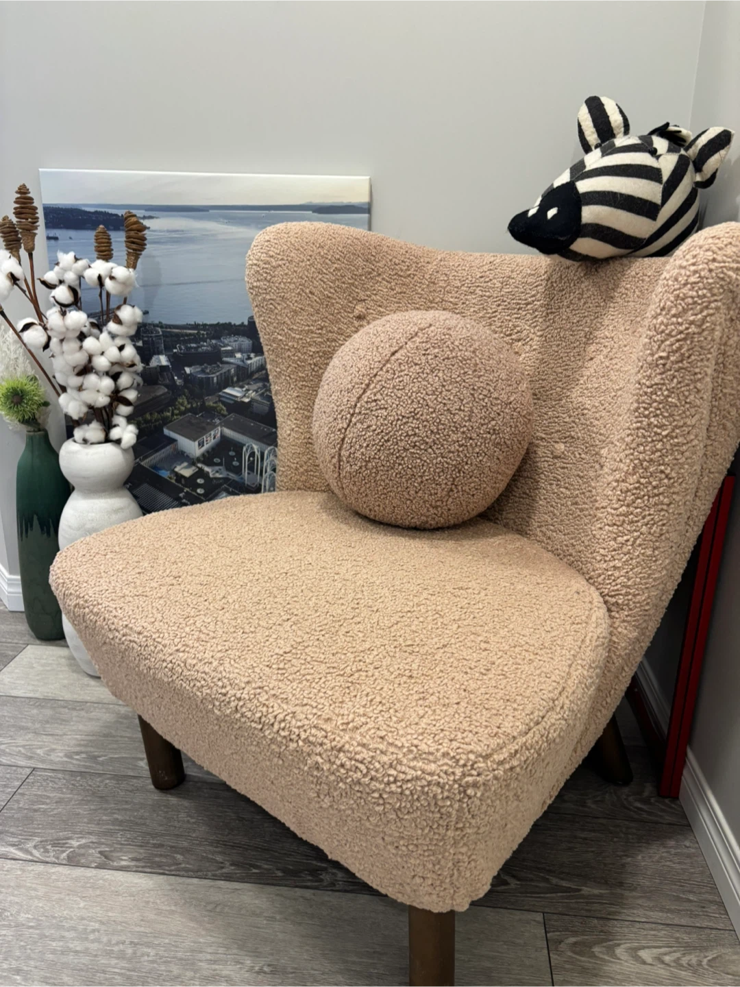 Cozy Sherpa Accent Chair with Round Pillow