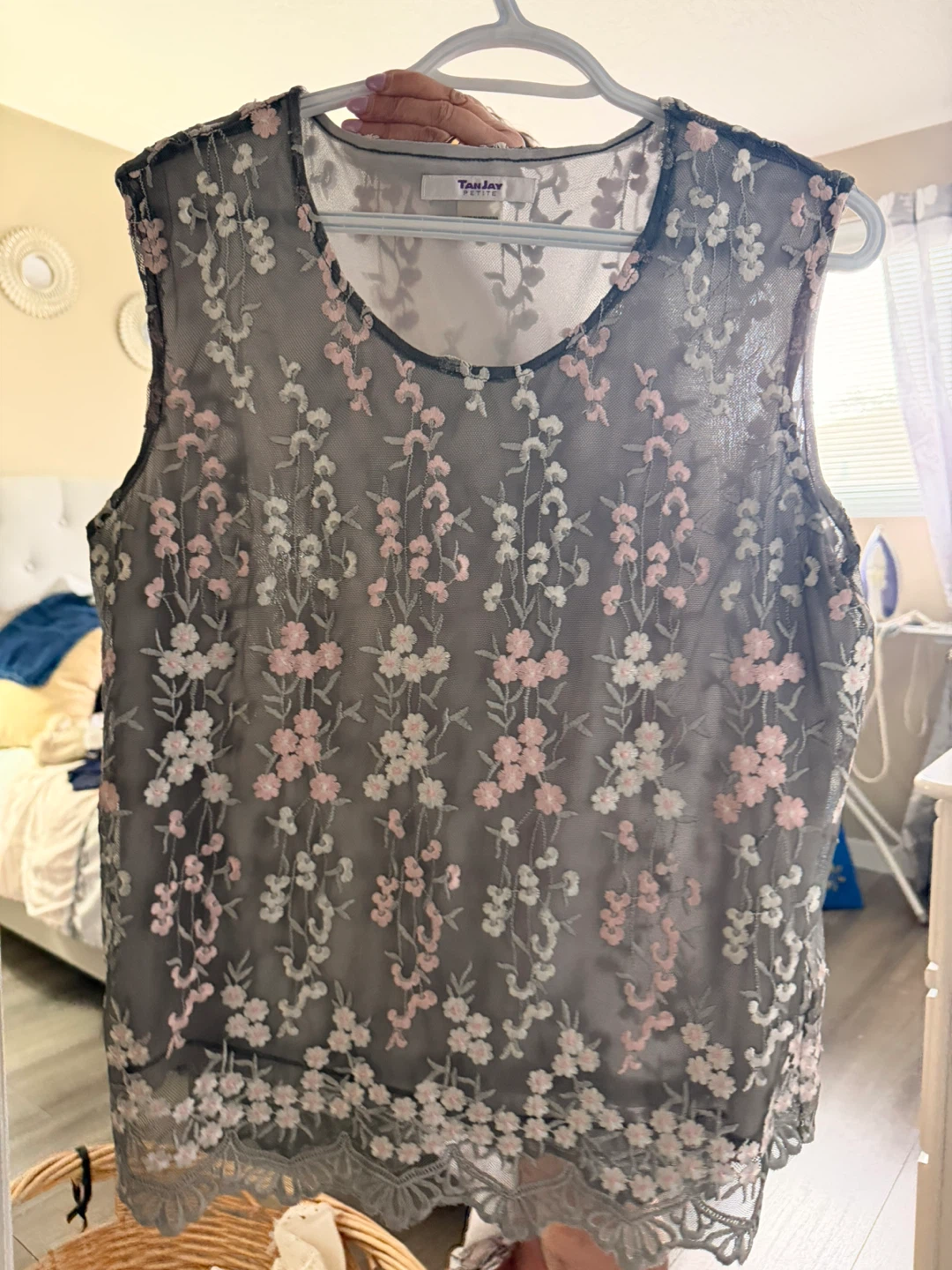 Size large Petite Sleeveless Floral Lace Top