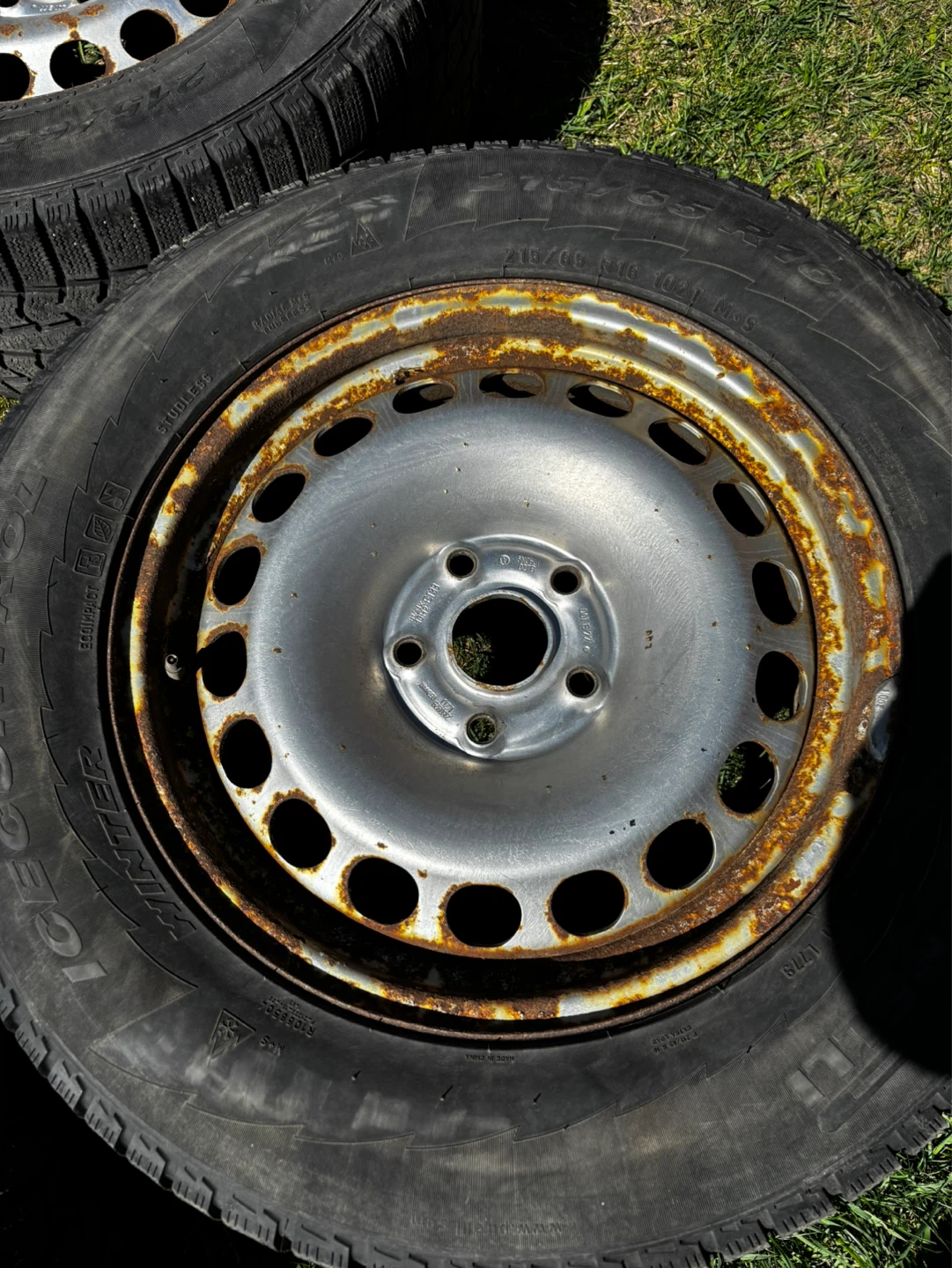 Set of 4 Winter Tires (215/65/16)on Rims 5x112 - photo 2