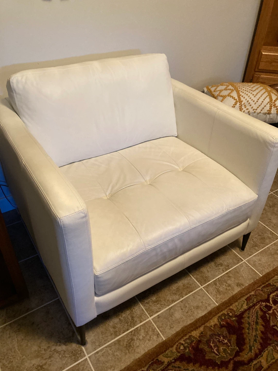 White Leather Armchair - photo 2