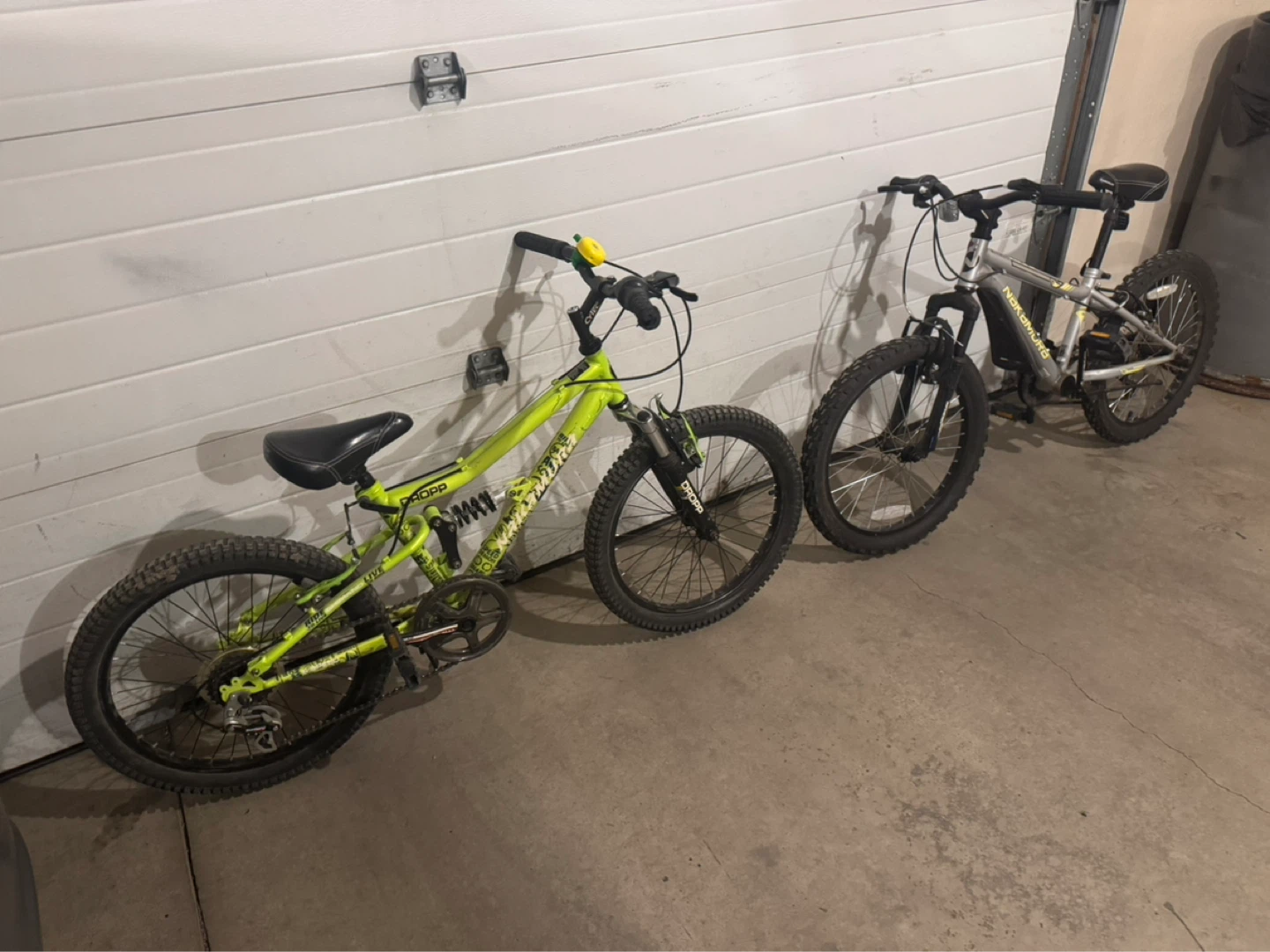 2 Mountain Bikes , Your choice $30 each. - photo 5