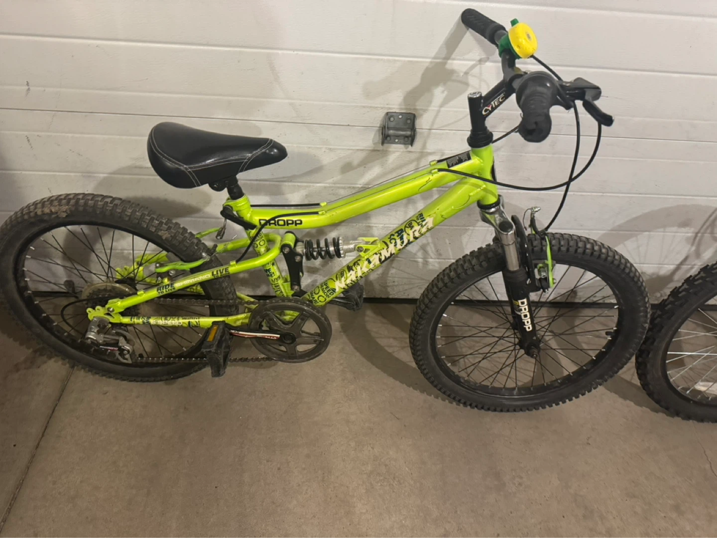 2 Mountain Bikes , Your choice $30 each. - photo 2