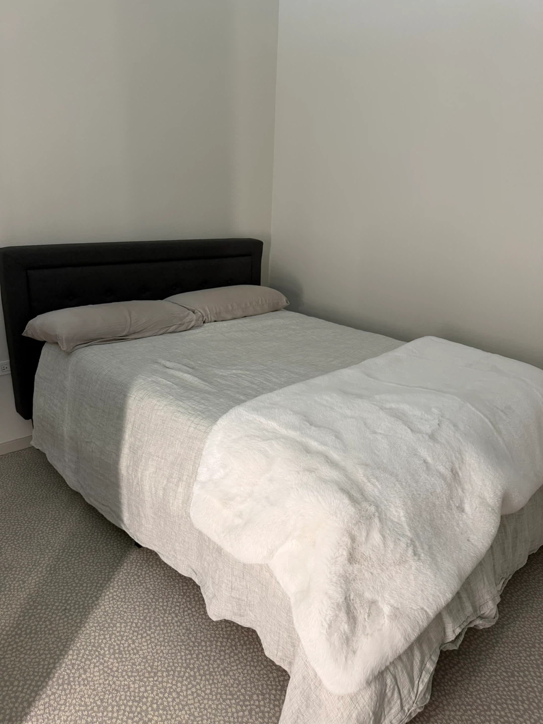 Dark Gray Upholstered Tufted Headboard Bed Frame - photo 3