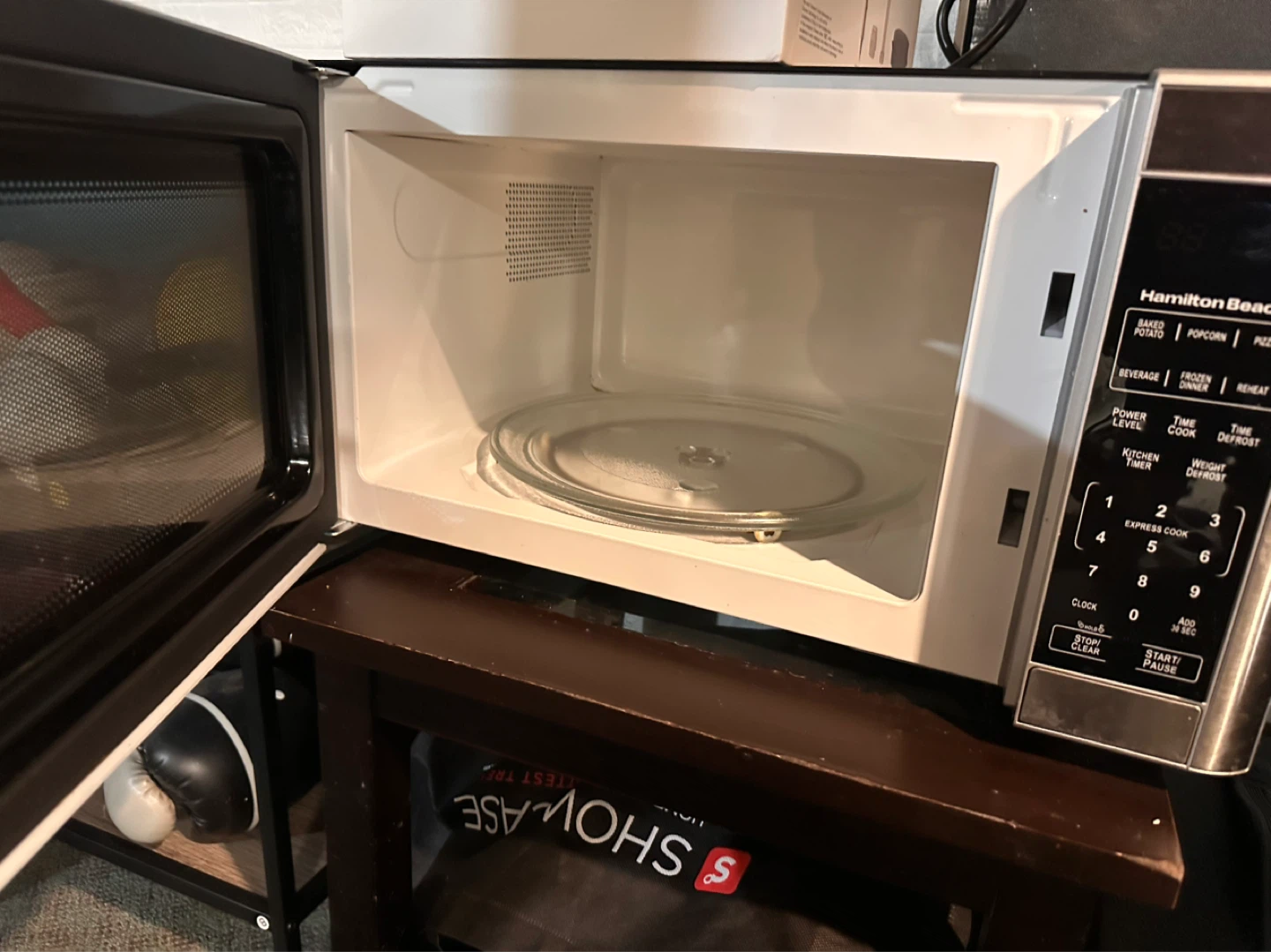 Hamilton Beach Microwave - photo 2