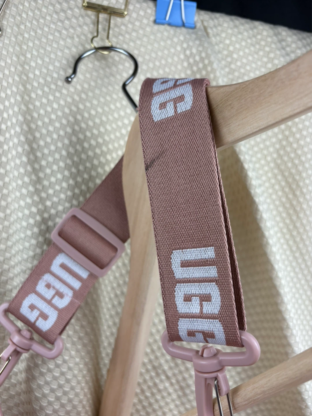 UGG Mischa Outdoor Throw Blanket w/ Backpack Straps Seal Pink - photo 3
