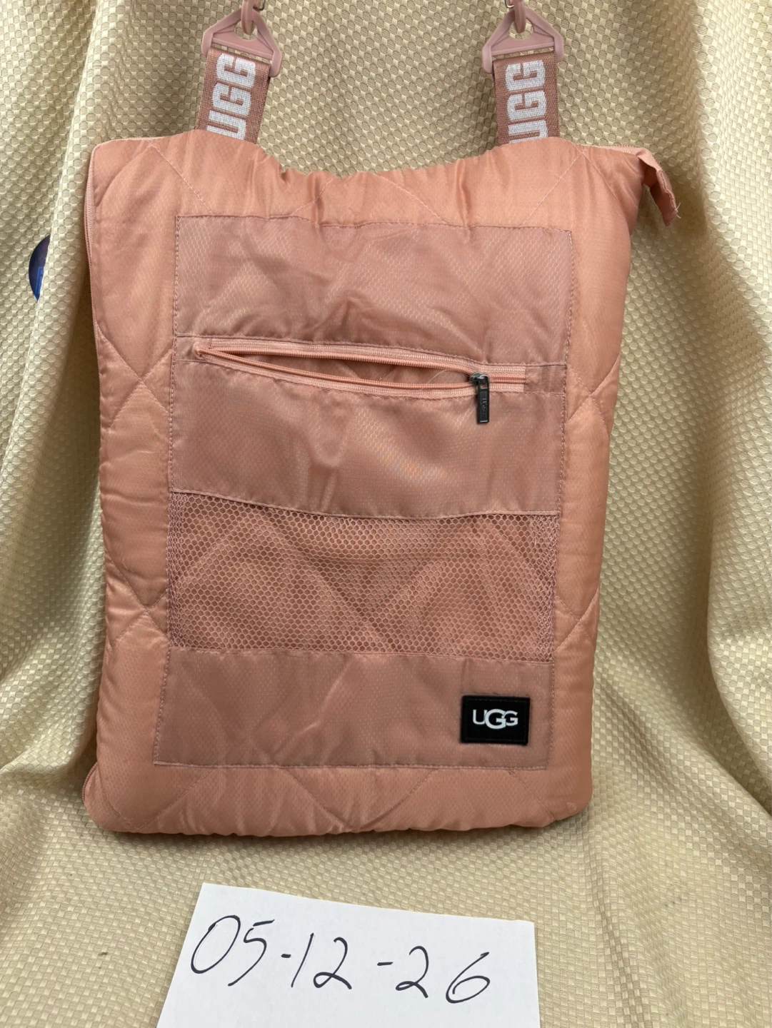 UGG Mischa Outdoor Throw Blanket w/ Backpack Straps Seal Pink