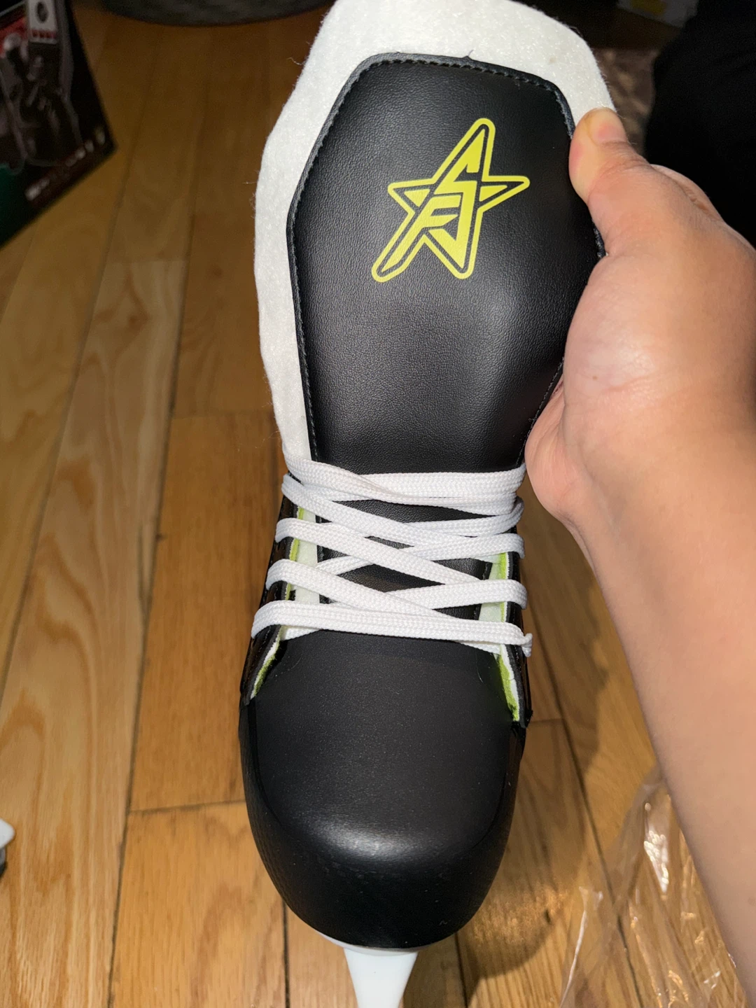 Hockey skates brand new - photo 2