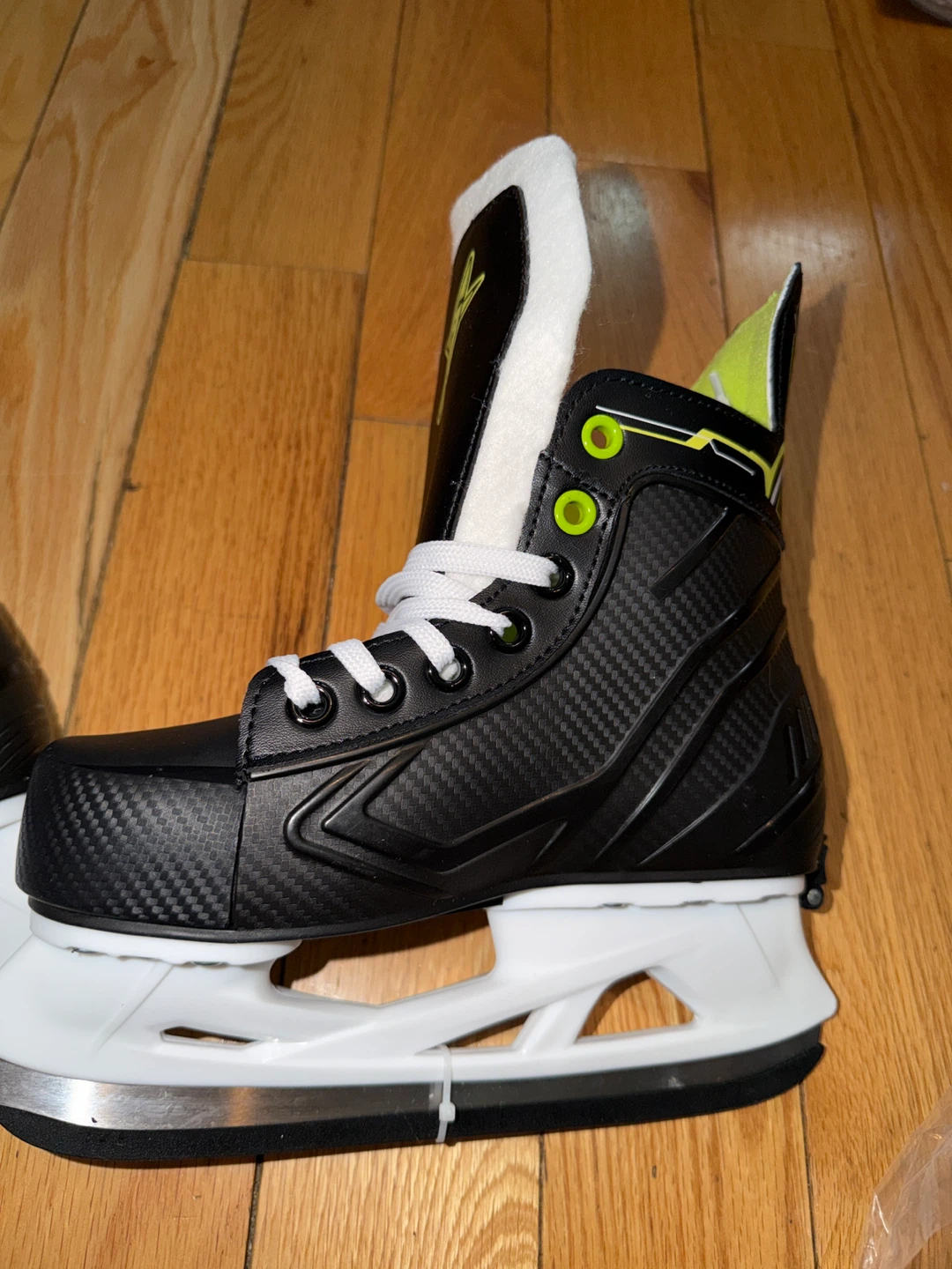 Hockey skates brand new