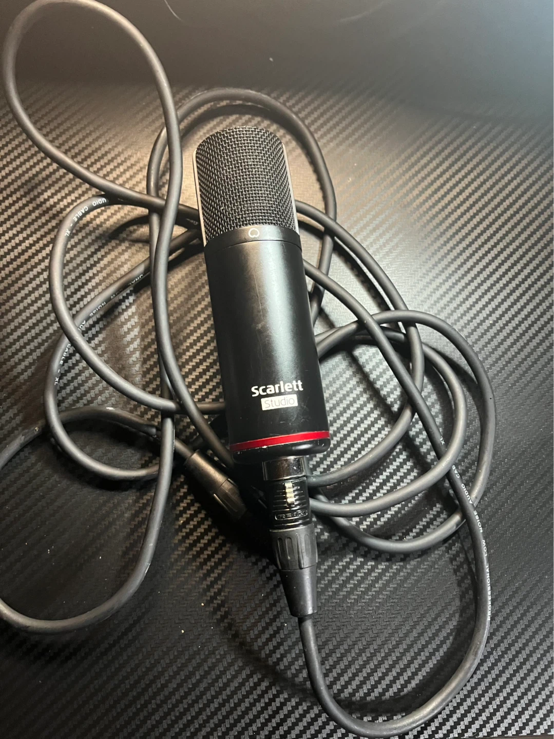 Behringer u-phoria + Focusrite Scarlett studio mic (bundle)