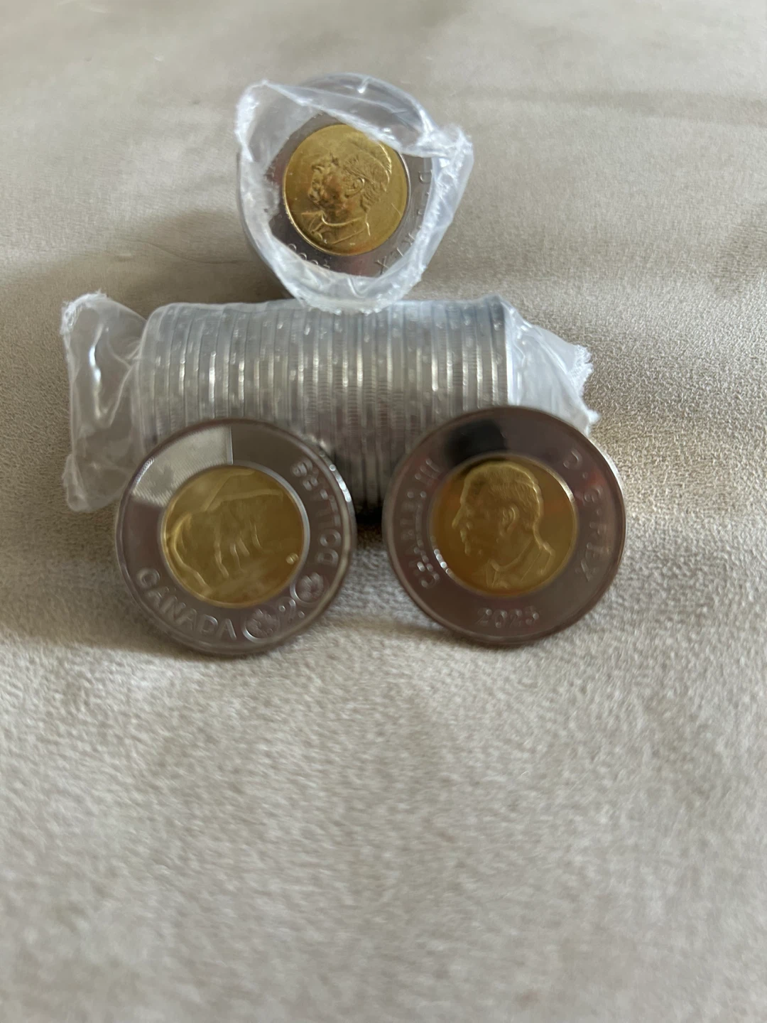 Roll of 25 Canadian 2 Dollar Coins - photo 2