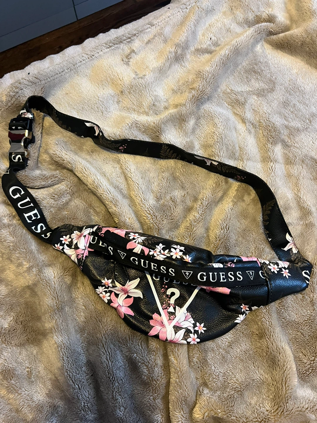 GUESS Black Floral Fanny Pack - photo 2