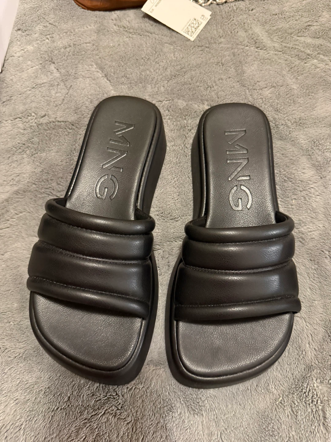 MNG Black Padded Slides