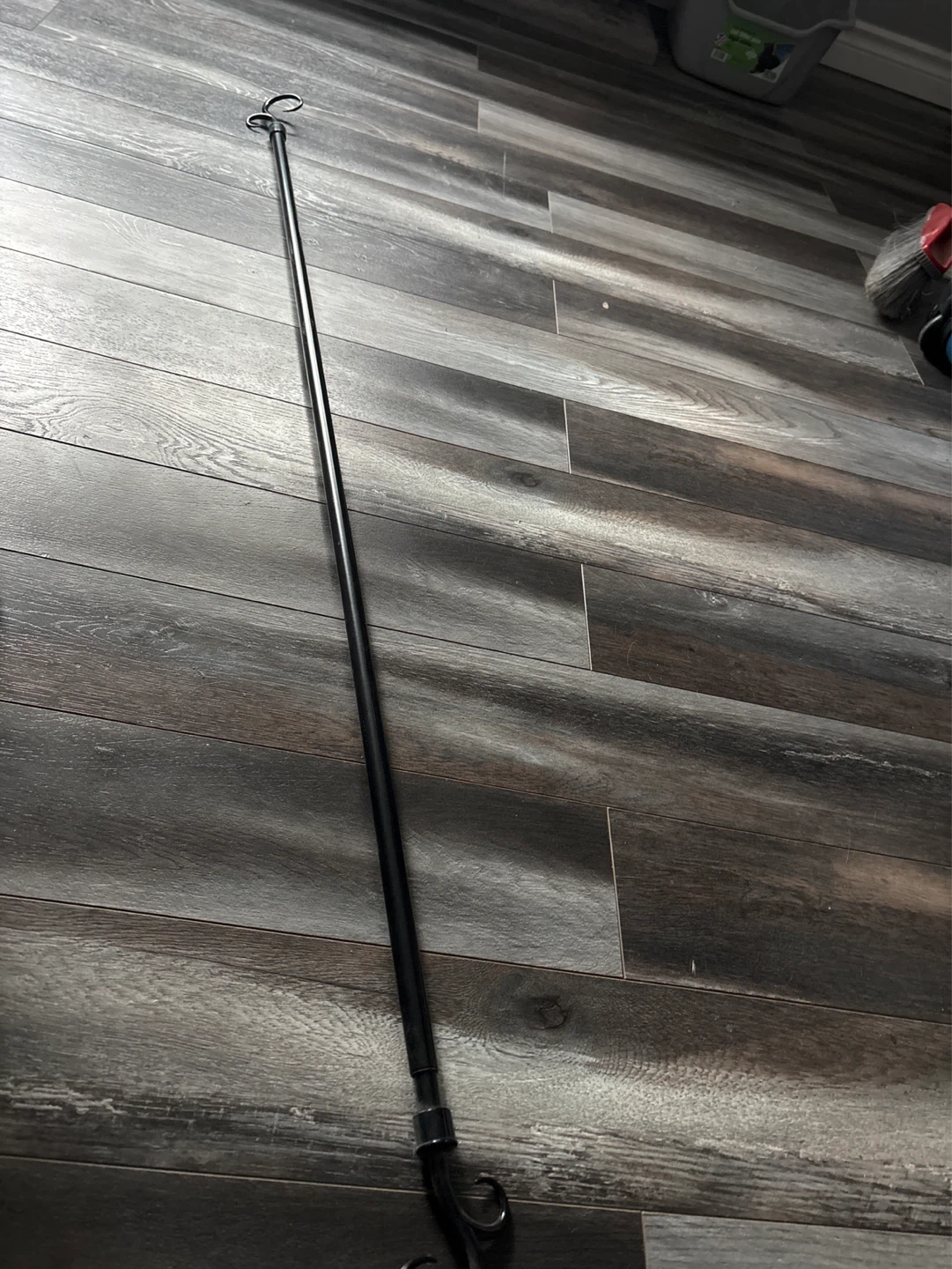 Extendable black curtain rod