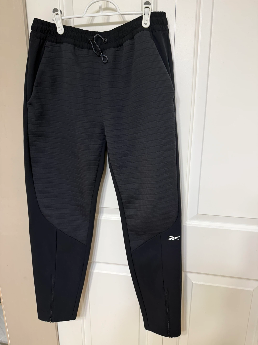 Reebok Black Full Zip Hoodie and Jogger Pants Set - photo 4