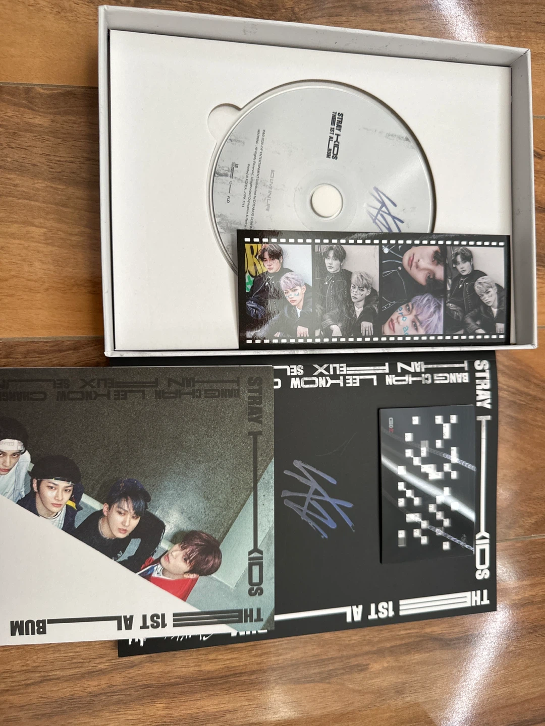 Stray Kids GO LIVE 1st Album CD - photo 2