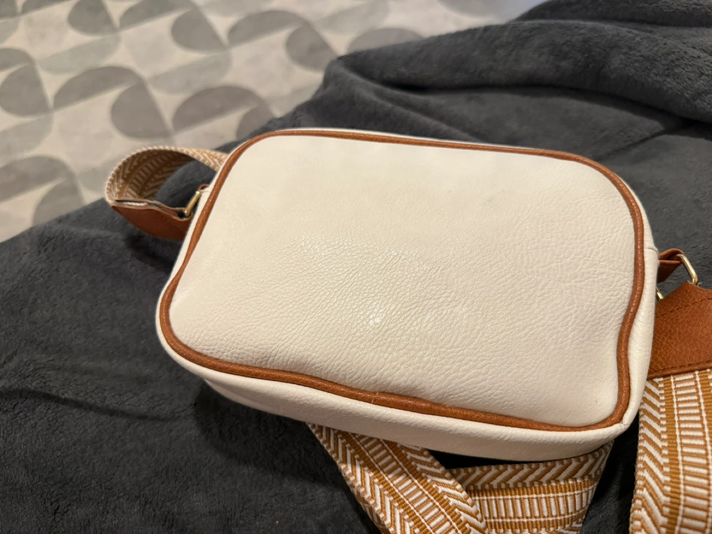 White and Brown Crossbody Bag $5 - photo 4