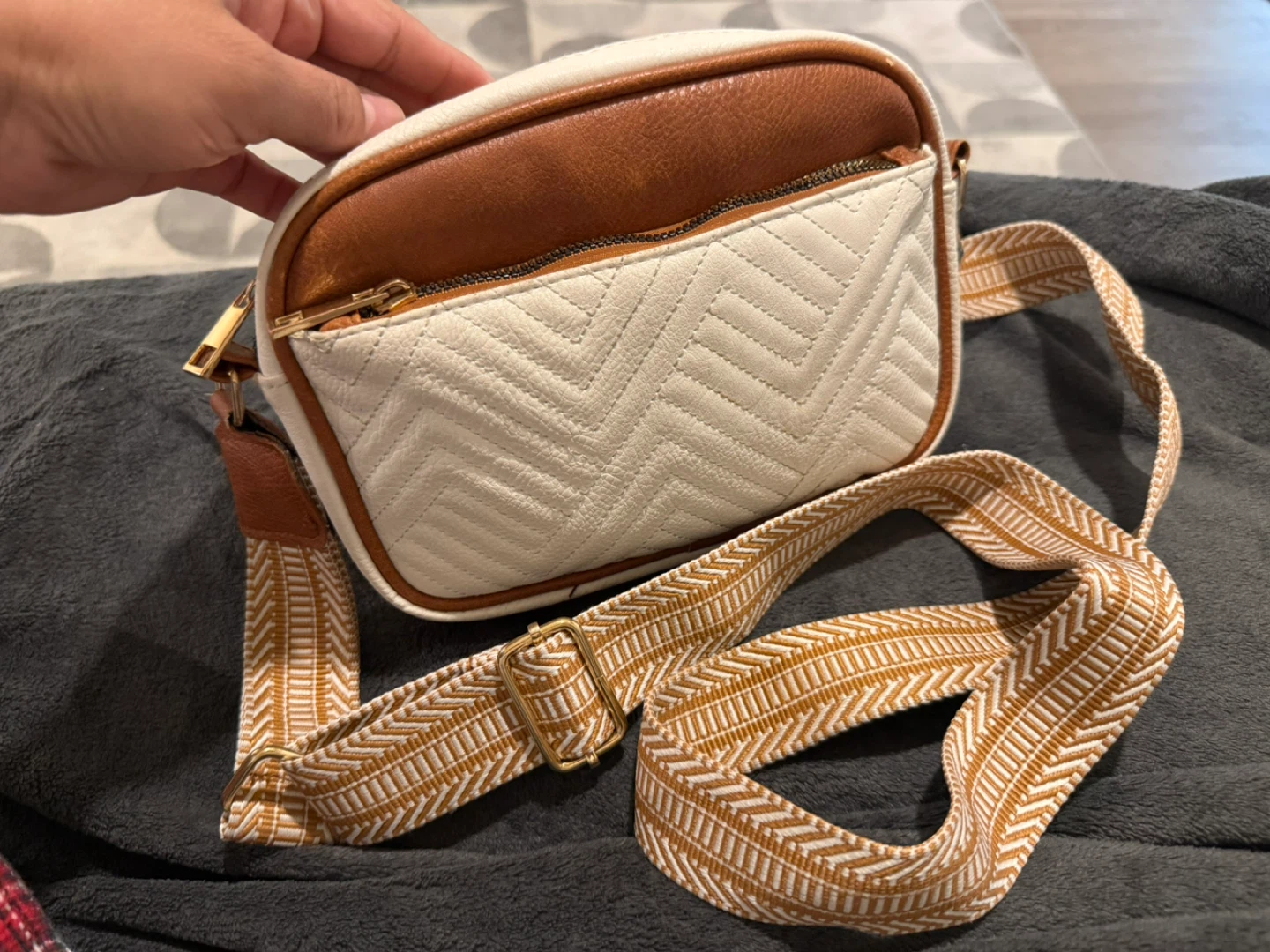 White and Brown Crossbody Bag $5 - photo 2