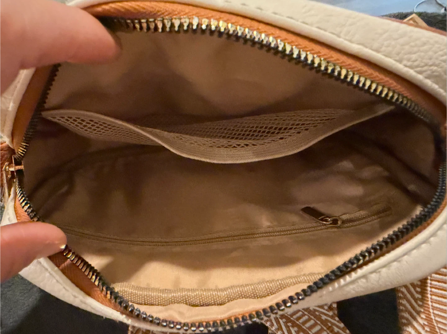 White and Brown Crossbody Bag $5 - photo 3