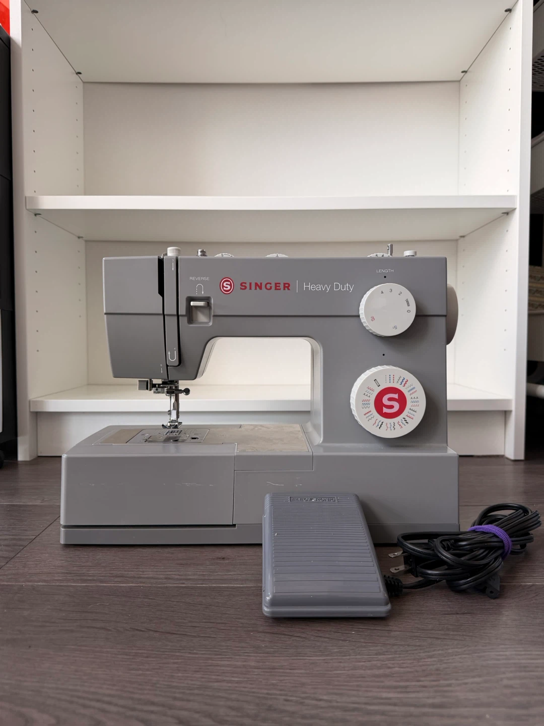 Singer HD4432 Heavy Duty Sewing Machine – Like New in Box - photo 2