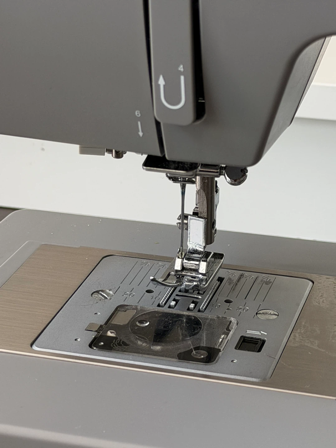 Singer HD4432 Heavy Duty Sewing Machine – Like New in Box - photo 4