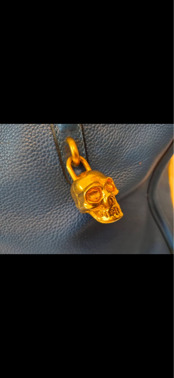 Alexander McQueen Blue Leather Tote Bag with Skull Charm - photo 3