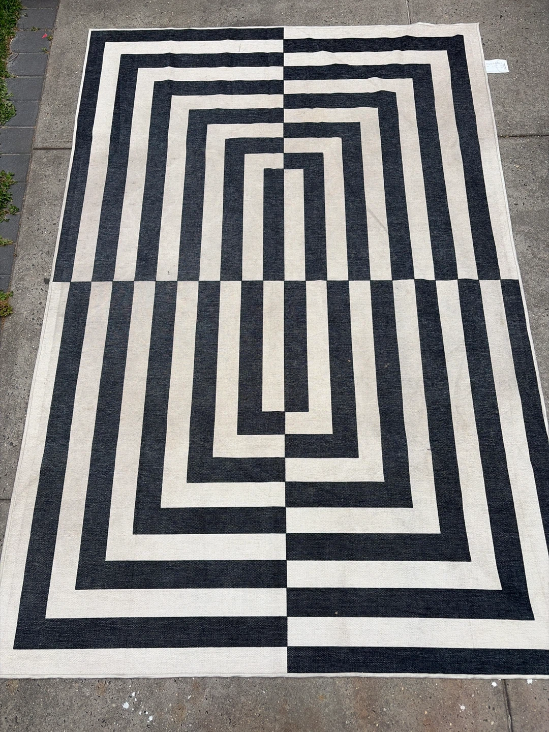 Ruggable Johnathan Adler : Op Art Charcoal Flatwoven Rug