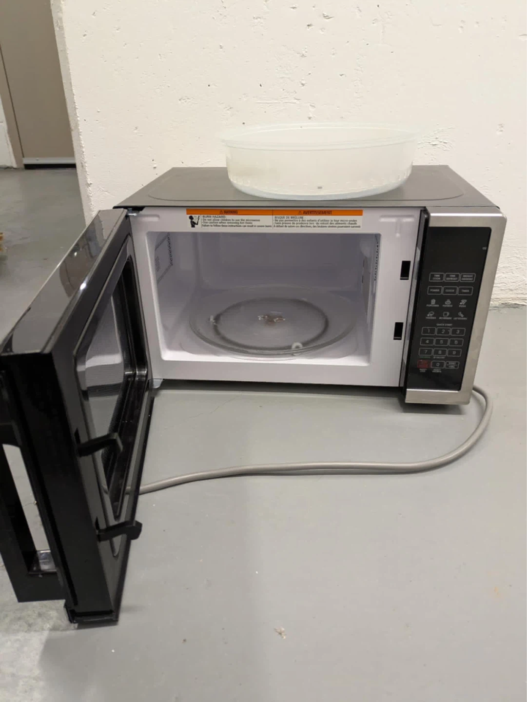Microwave Oven with Steamer Bowl
