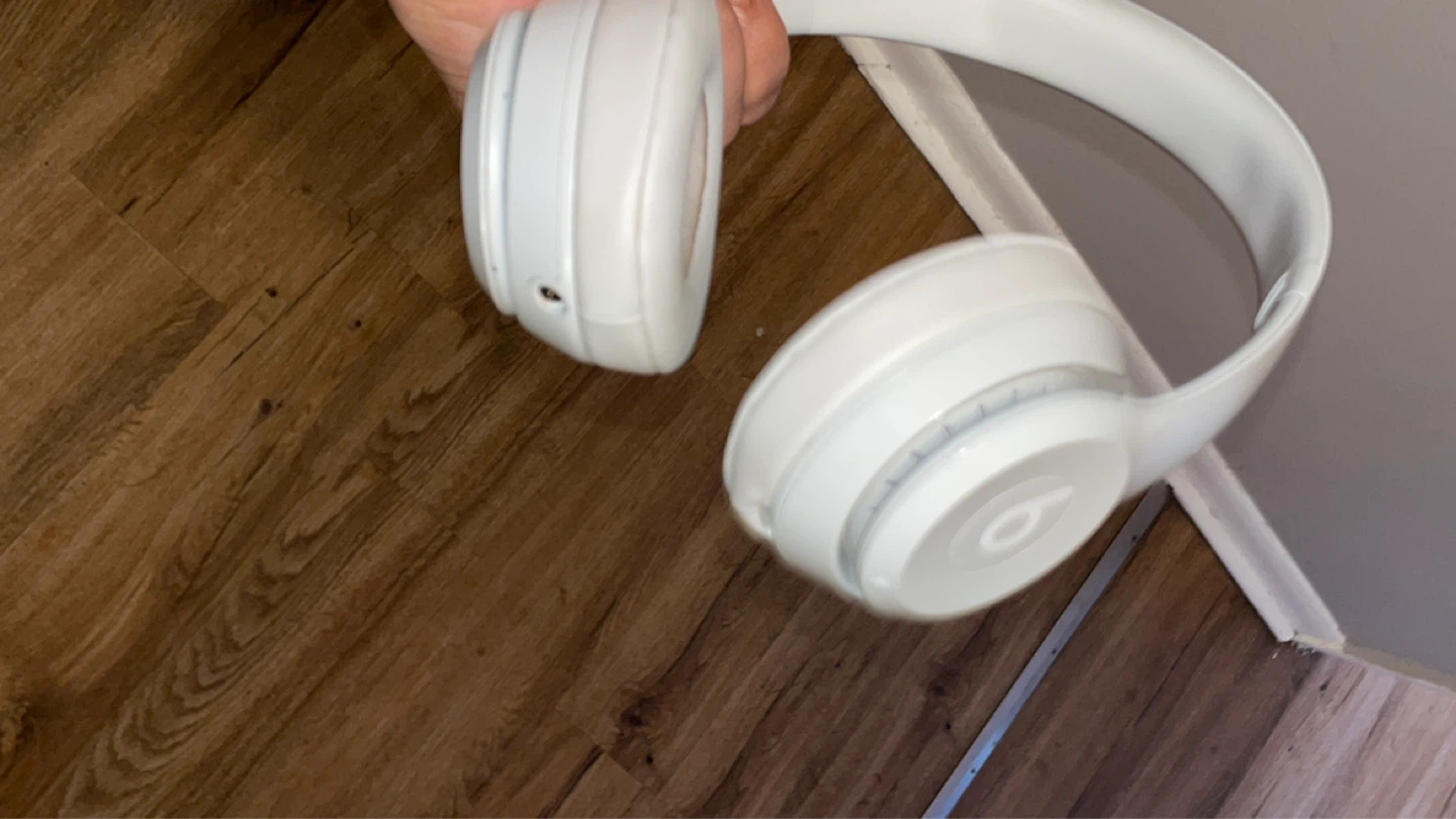 White Beats Solo 3 Wireless Headphones - photo 2