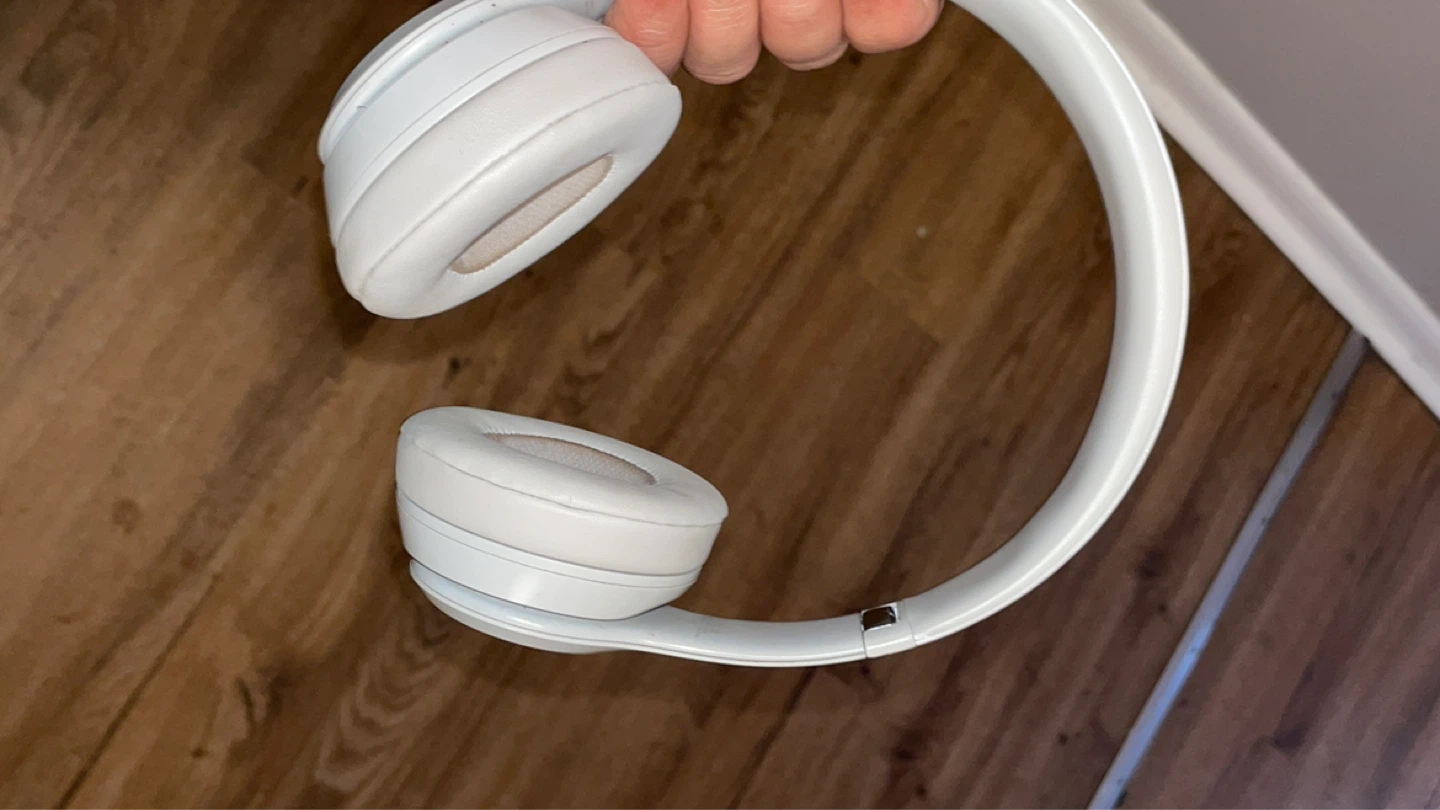 White Beats Solo 3 Wireless Headphones - photo 3