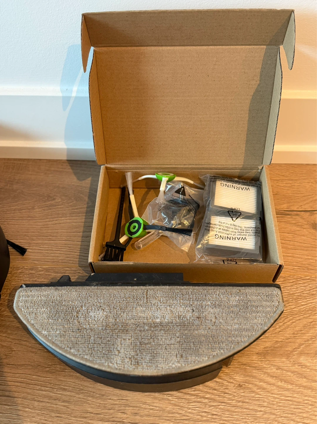 iRobot Roomba Black Robot Vacuum Cleaner - photo 3