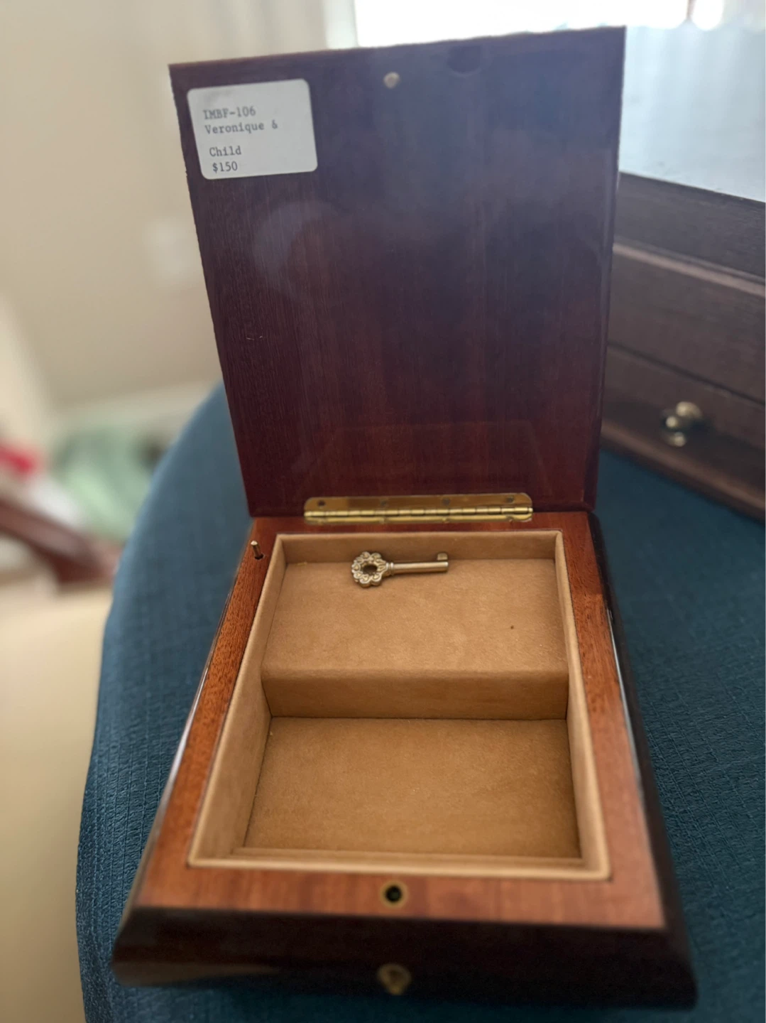 Wooden jewellery music Box with Key - photo 4