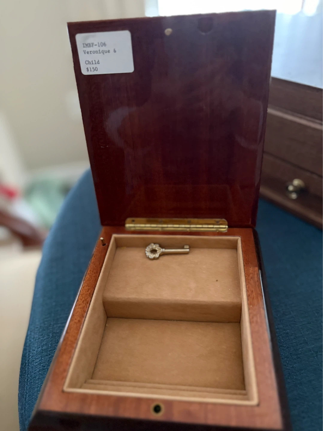 Wooden jewellery music Box with Key - photo 3