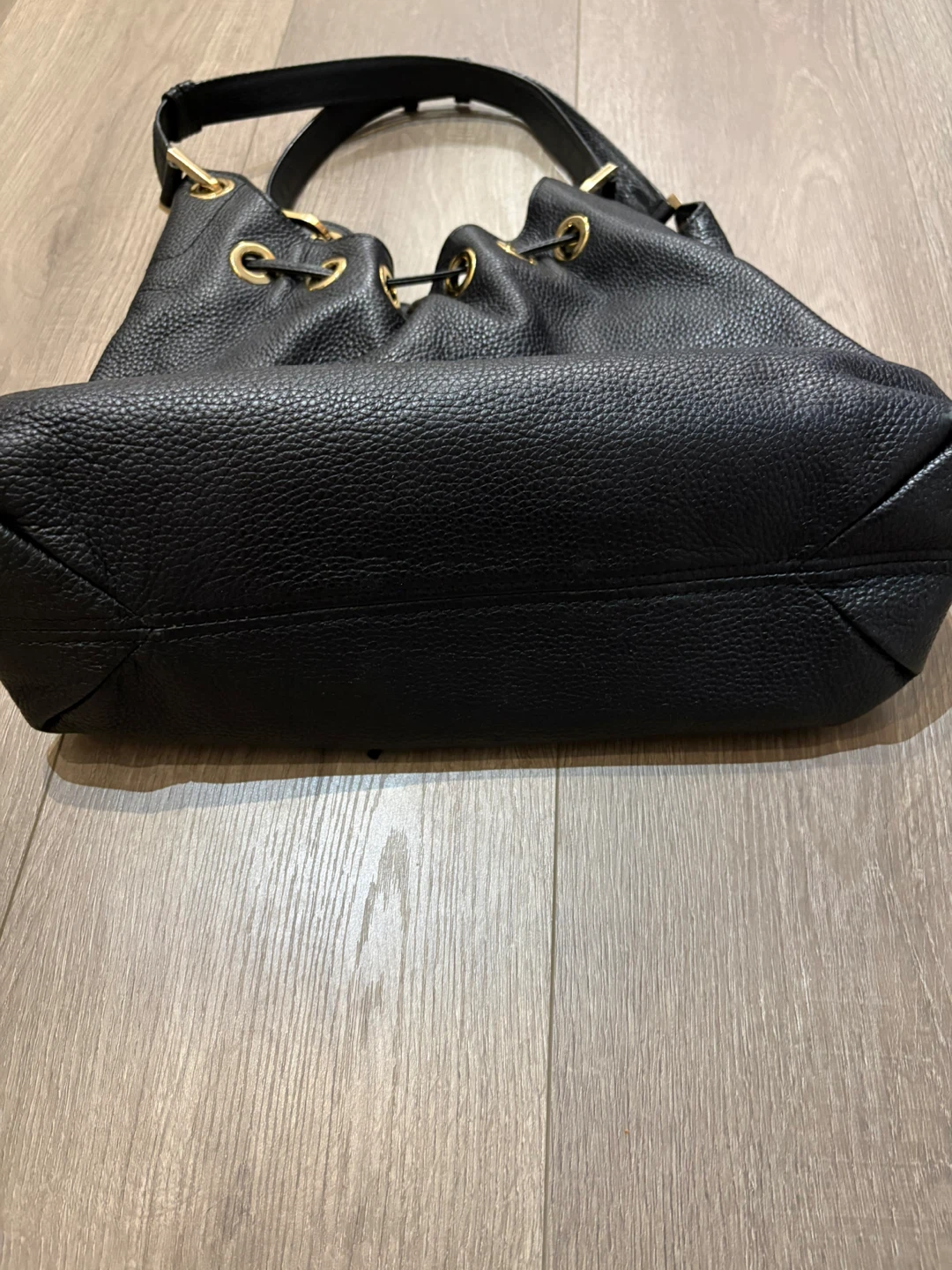 Michael Kors Black Leather Drawstring Shoulder Bag - photo 4