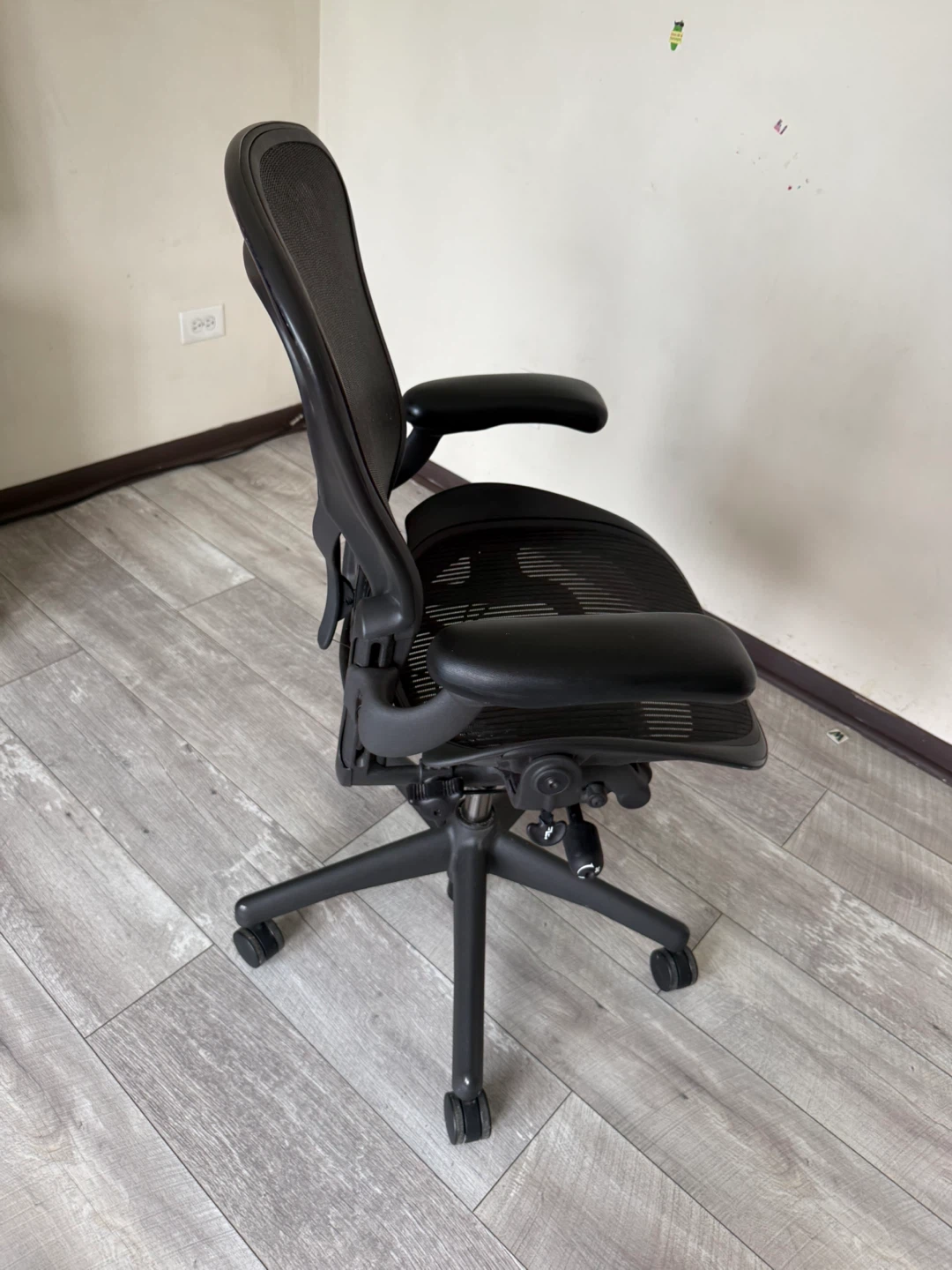 Herman Miller Aeron Chair - Size B - photo 3