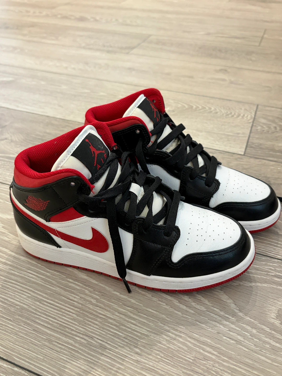 Air Jordan 1 Mid (GS) 4.5Y - photo 2