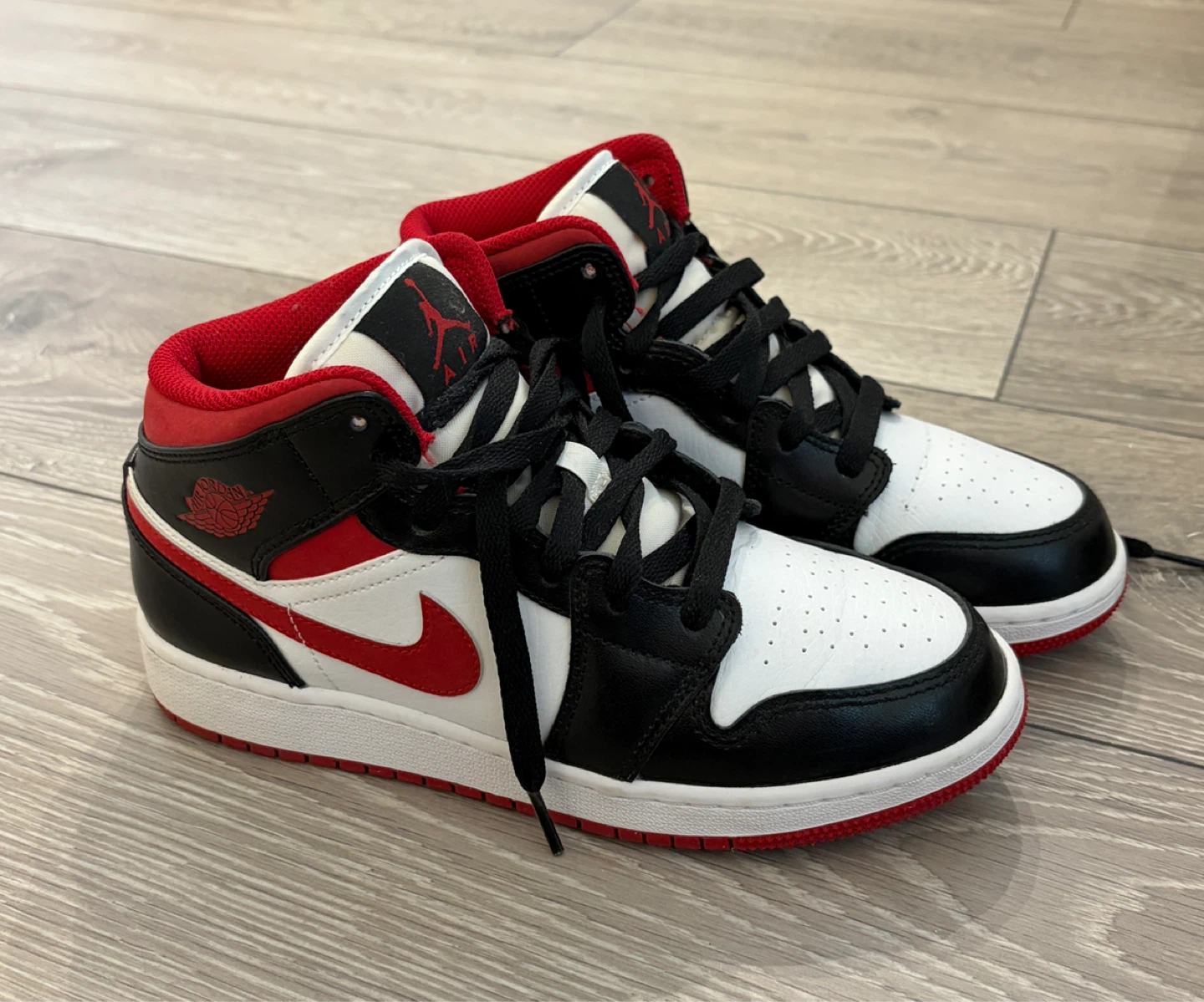 Air Jordan 1 Mid (GS) 4.5Y