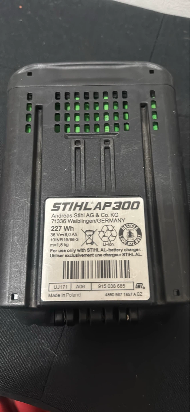 Stihl AP 300 Battery - photo 3