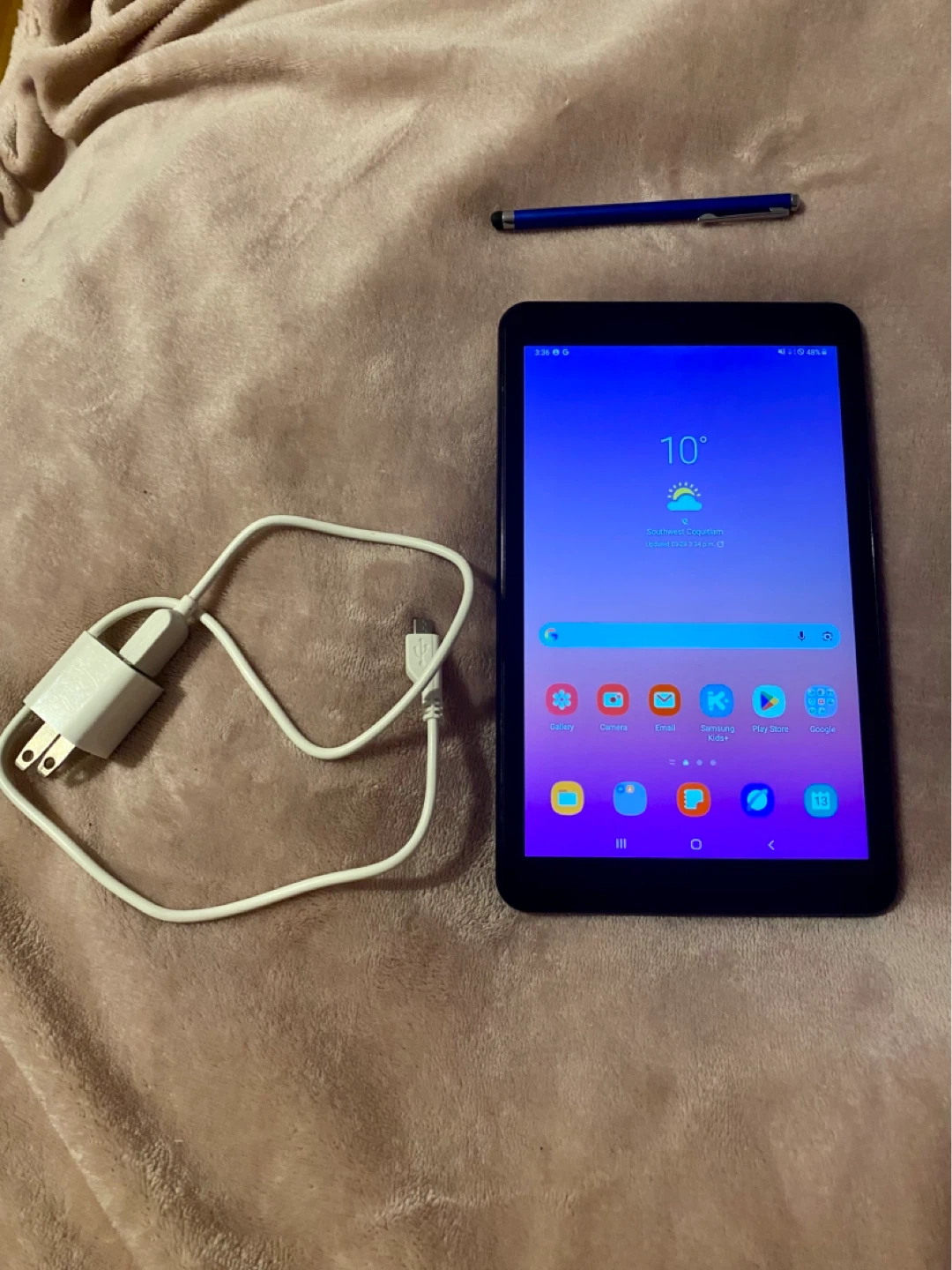 Samsung Galaxy Tablet with Stylus and Charger